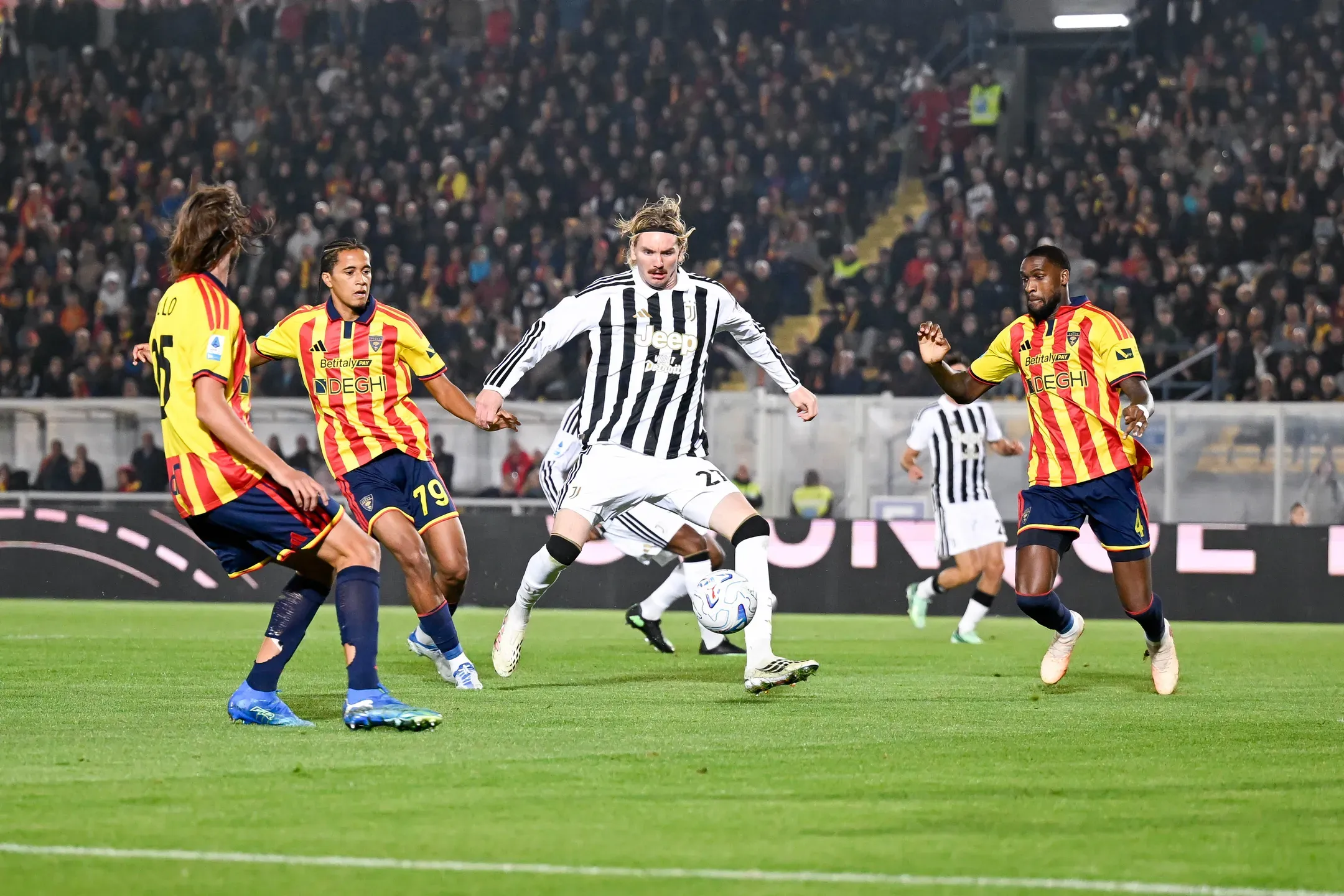 Juventus bate Lecce no regresso às vitórias