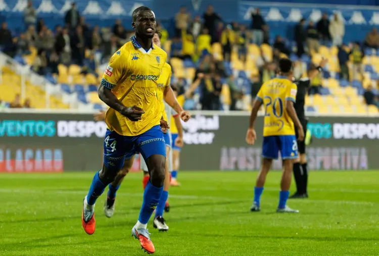 Kévin Boma diz adeus ao Estoril Praia