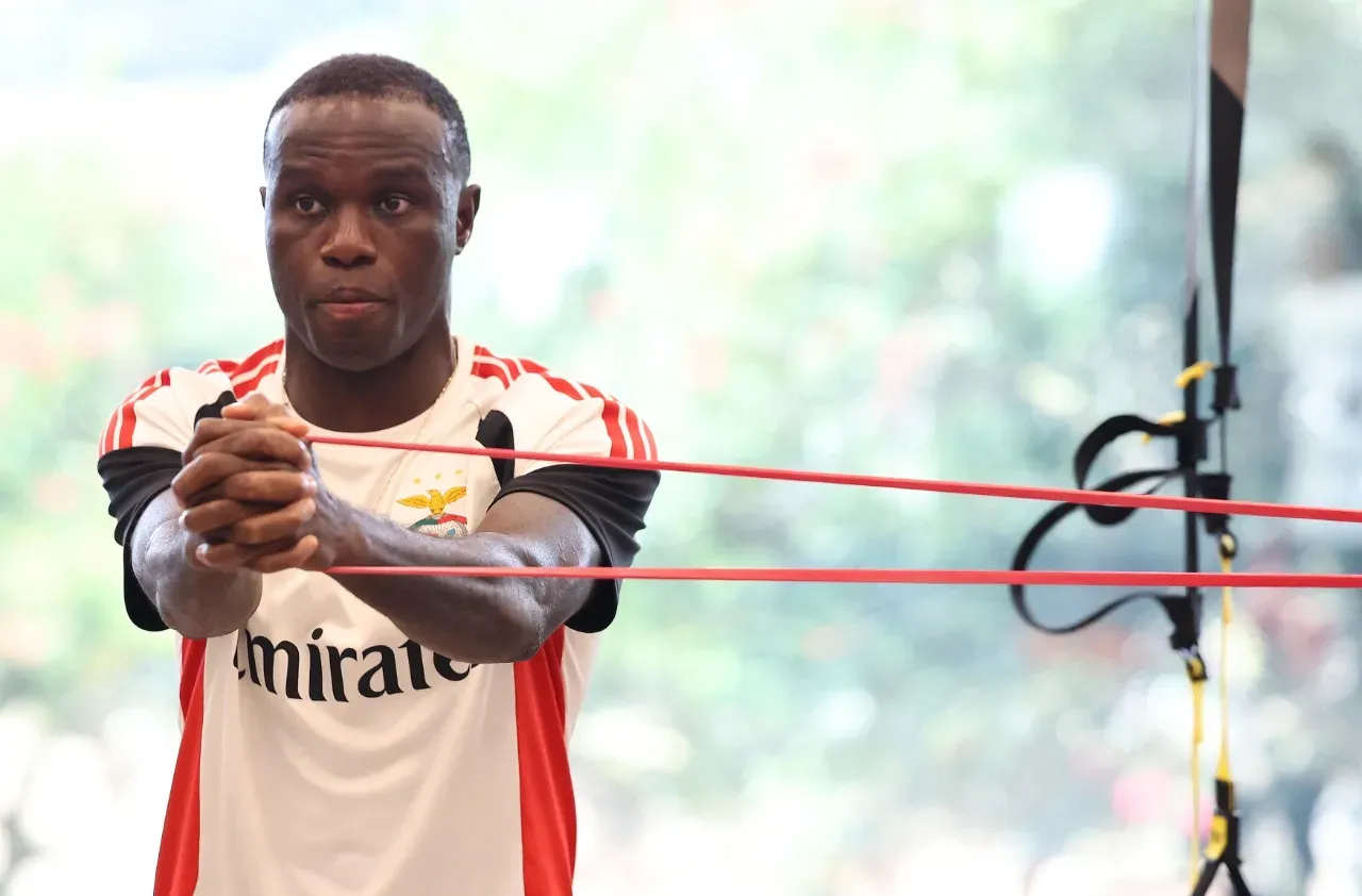 Bruma rescinde com o clube da Luz