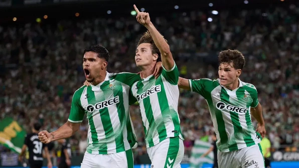 Betis bate Valência e é líder