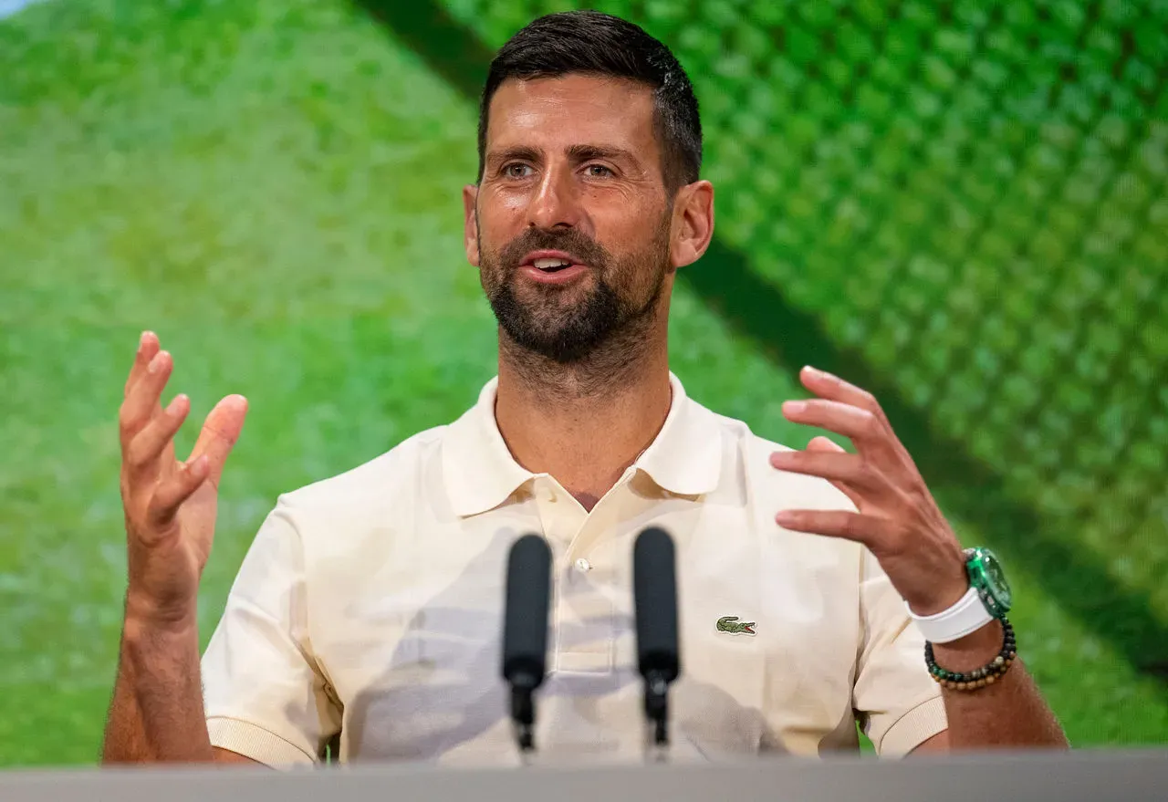 Djokovic segue em Wimbledon após grande vitória