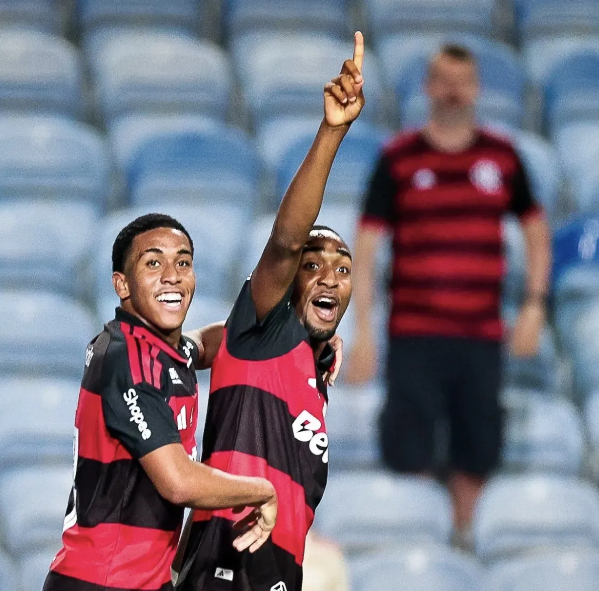 Flamengo vence antes de defrontar o Benfica
