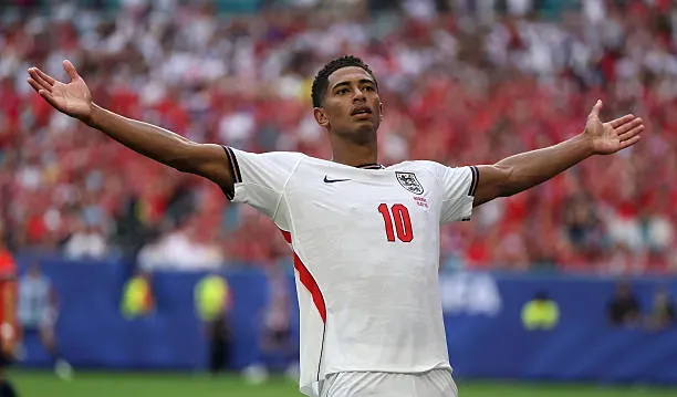 Bis de Bellingham coloca Inglaterra nas 'meias' do Mundial