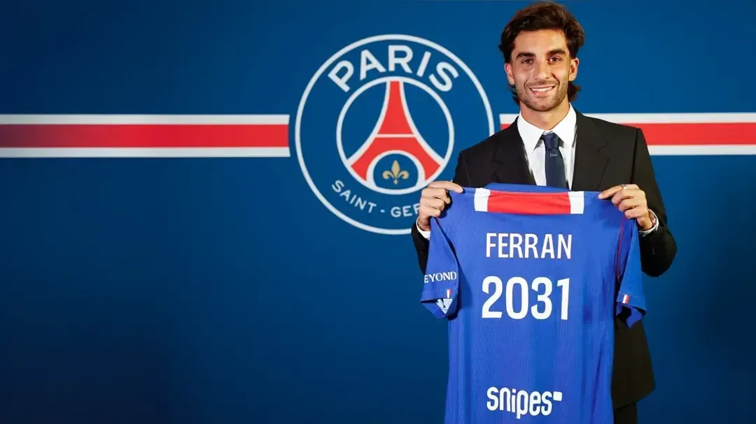 Oficial: Ferran Torres troca o Barcelona pelo PSG