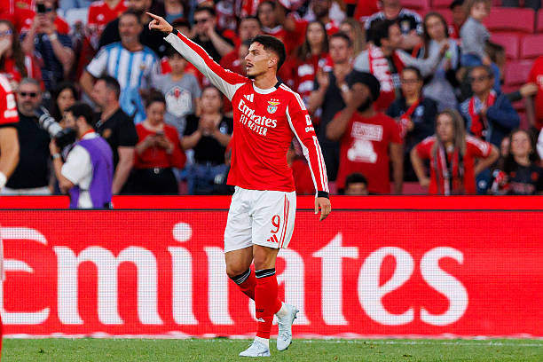 Ivanovic mais perto da saída