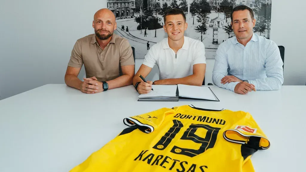Oficial: Karetsas é reforço do Dortmund