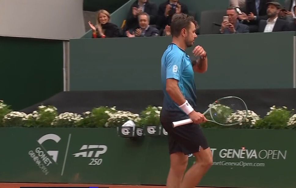 Tsitsipas e Wawrinka nos 'quartos' de Genebra