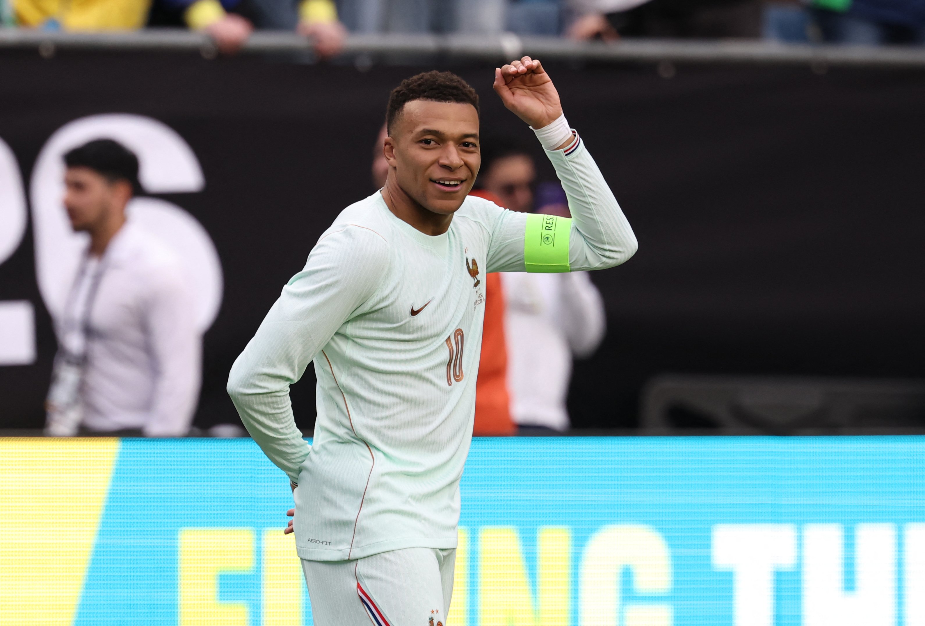 Mbappé torna-se melhor marcador de França
