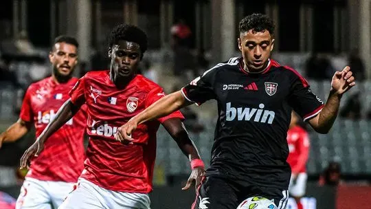Santa Clara vence Casa Pia com golo tardio 