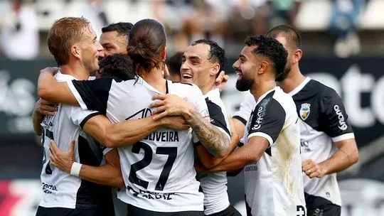 Farense goleou e volta às vitórias