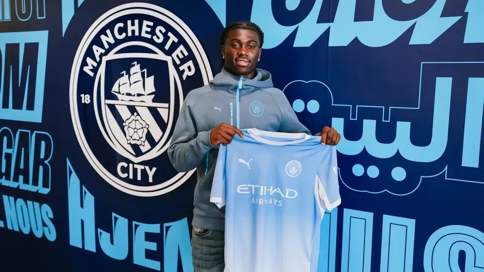 Oficial: Manchester City contrata Jeremy Monga 