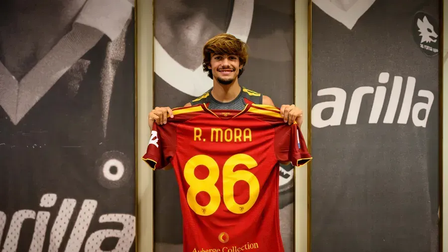 Mora já brilha com a camisola da Roma 
