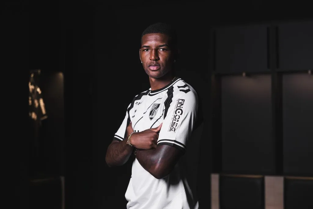 Oficial: Mosquera finalmente poderá jogar pelo Vitória SC