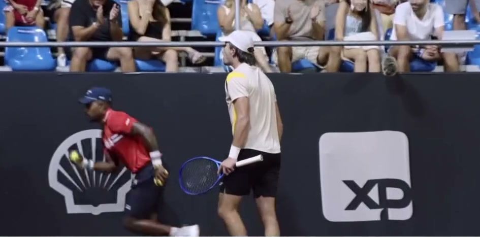 Jaime Faria continua a vencer em Roland Garros