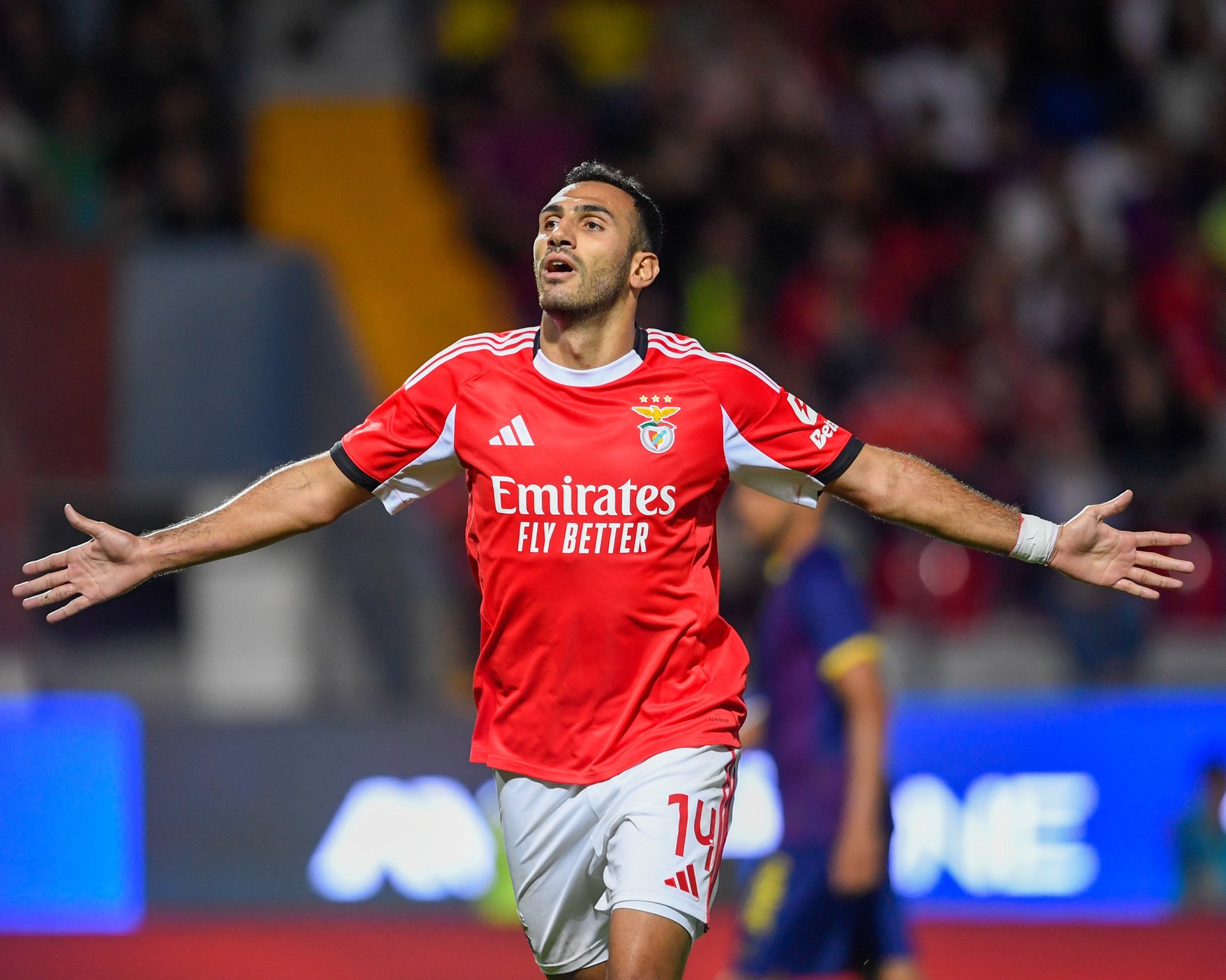 Benfica volta a marcar ao Villarreal (76')