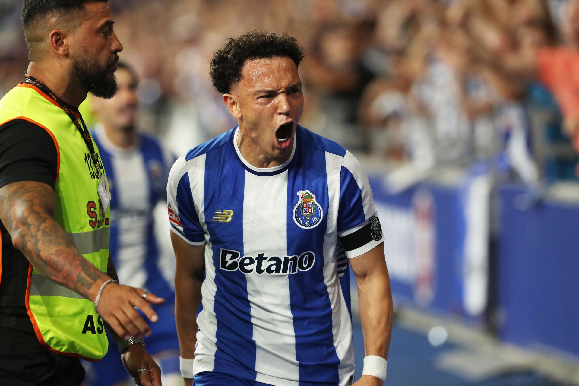 FC Porto volta a saltar para a frente (2-1)