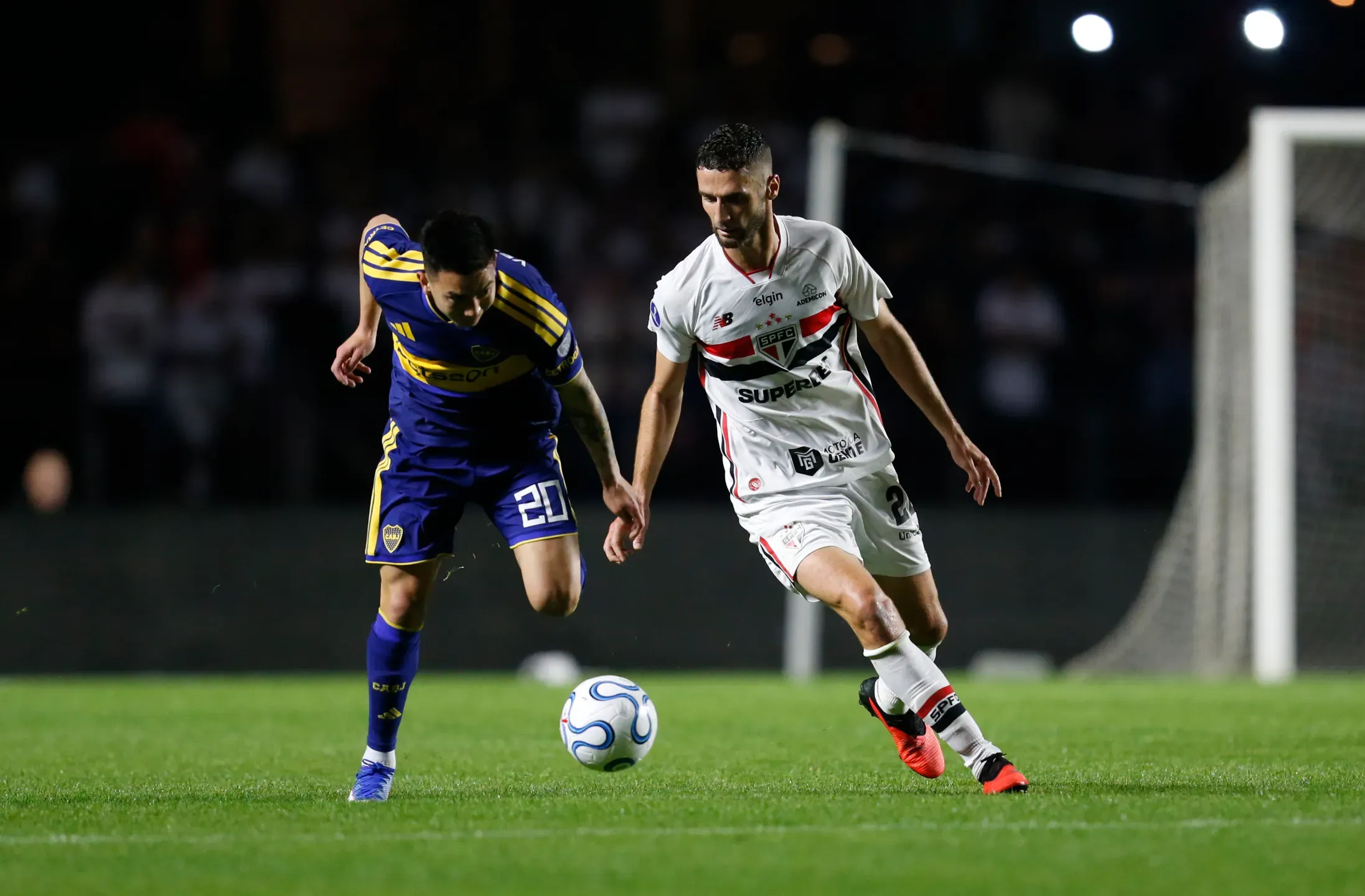 Português marca na eliminação do São Paulo