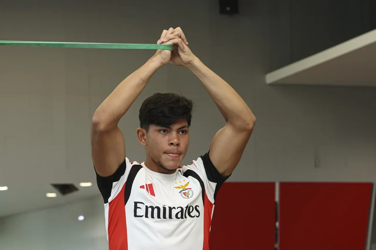 Gabriel Índio preparado para render António Silva