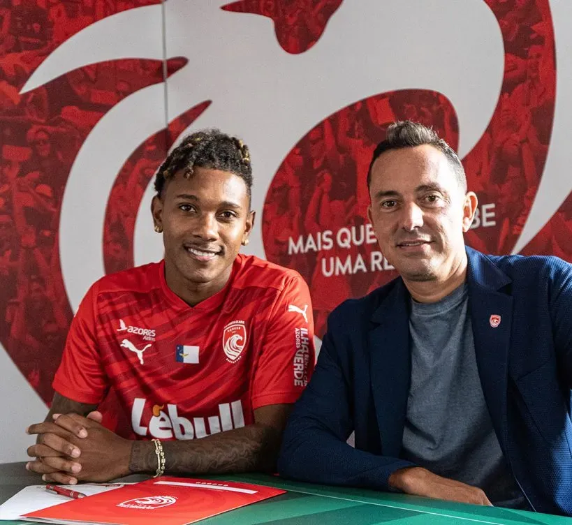Oficial: Defesa é reforço de Petit