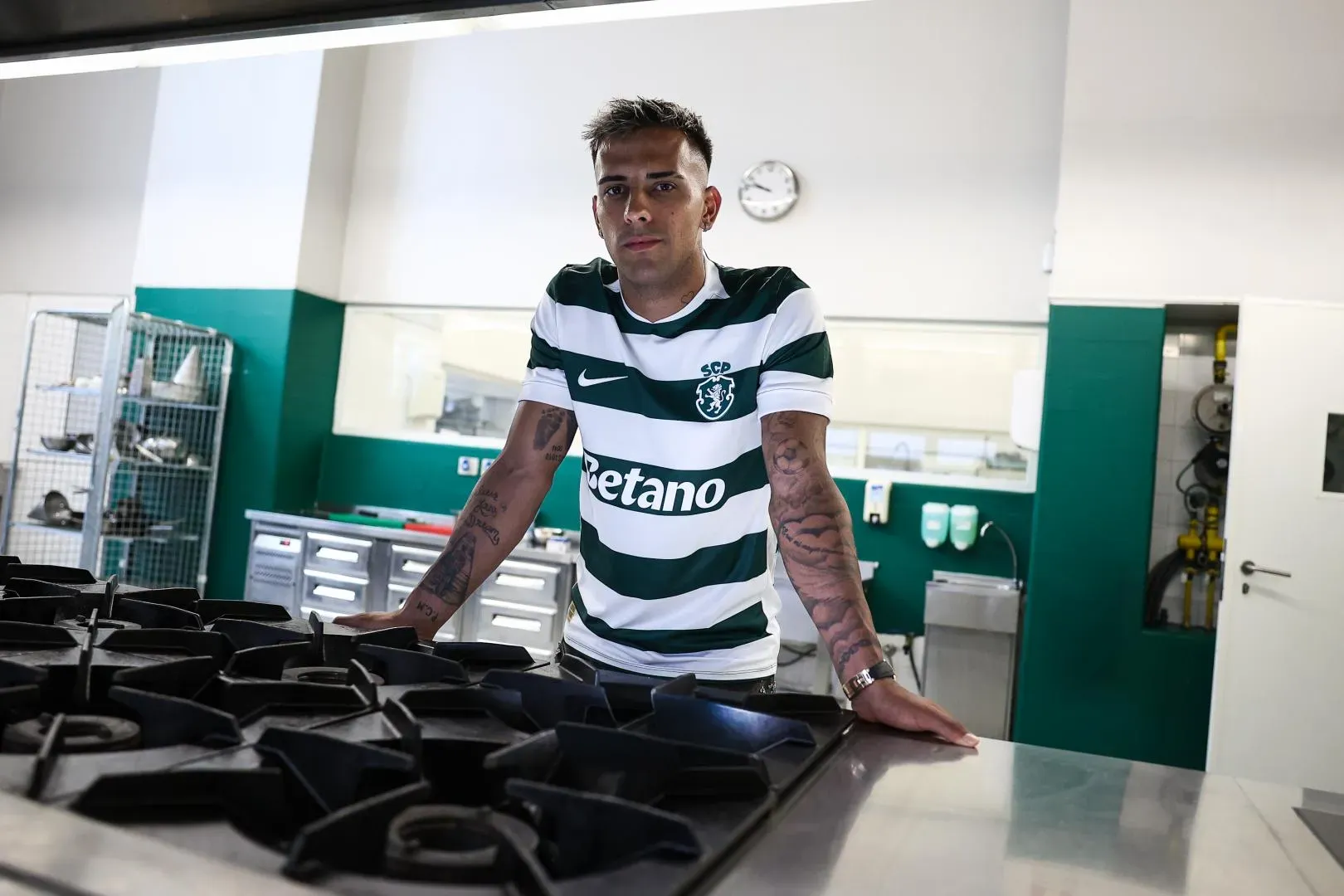 Zalazar apresentado como reforço do Sporting