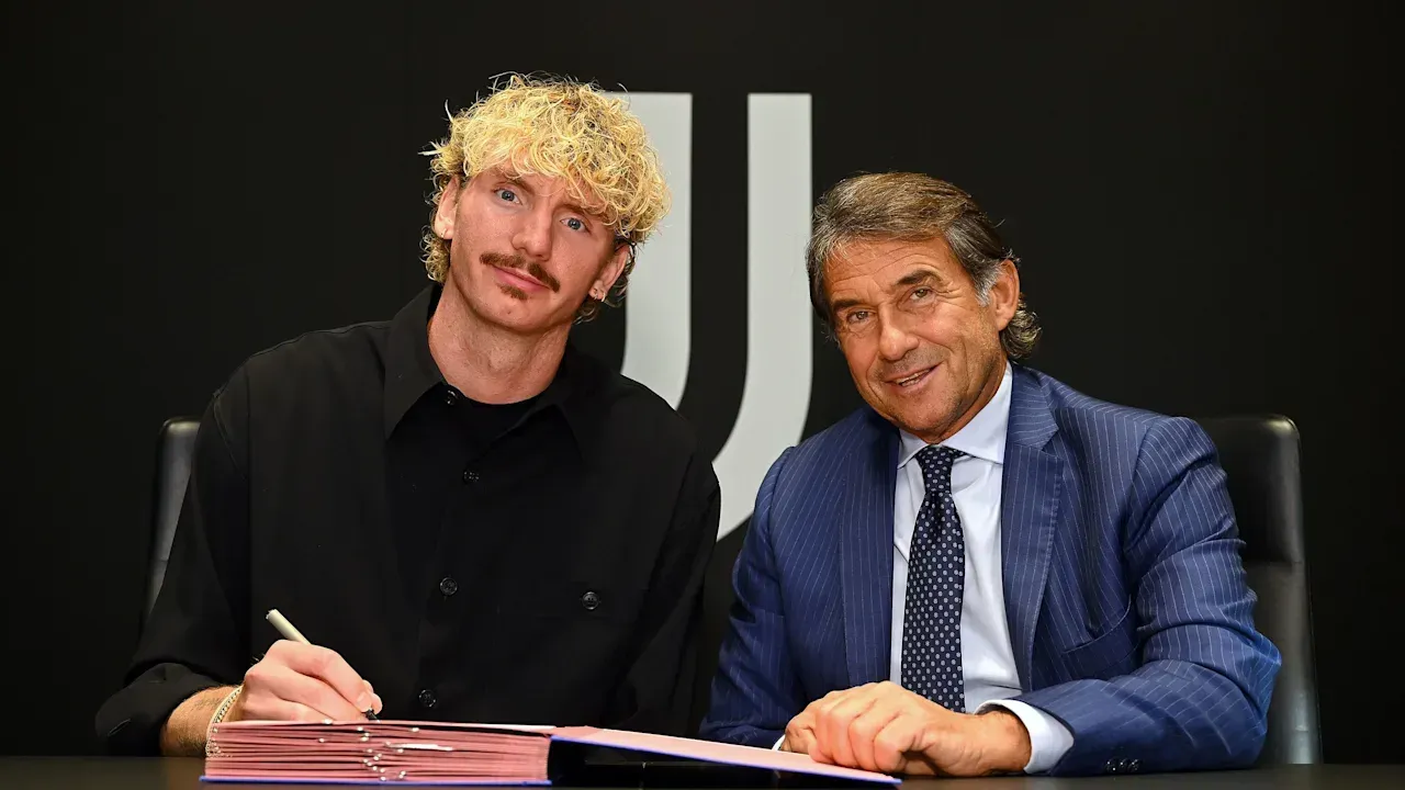 Oficial: Avançado germânico reforça a Juventus